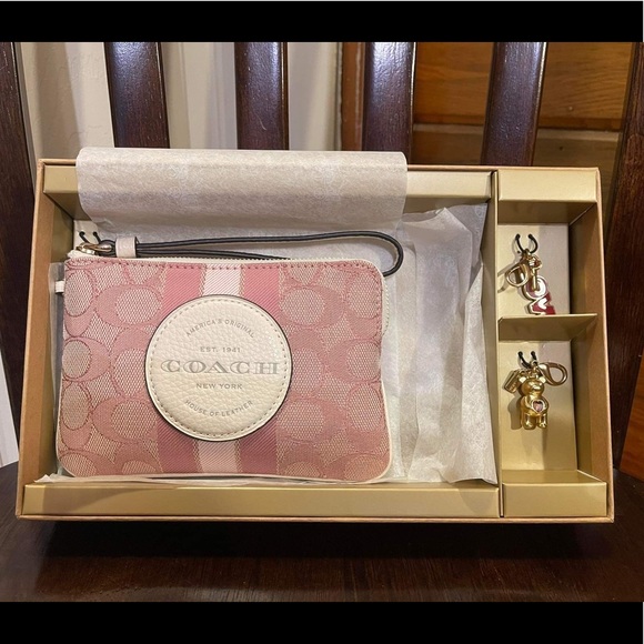 NWT COACH C7444 Boxed Dempsey Corner Zip Jacquard With Coach Patch Stripe - Picture 2 of 14